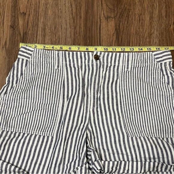 Gap Girlfriend Chino Striped Shorts Gray and White Size 14 Regular - Picture 6 of 11